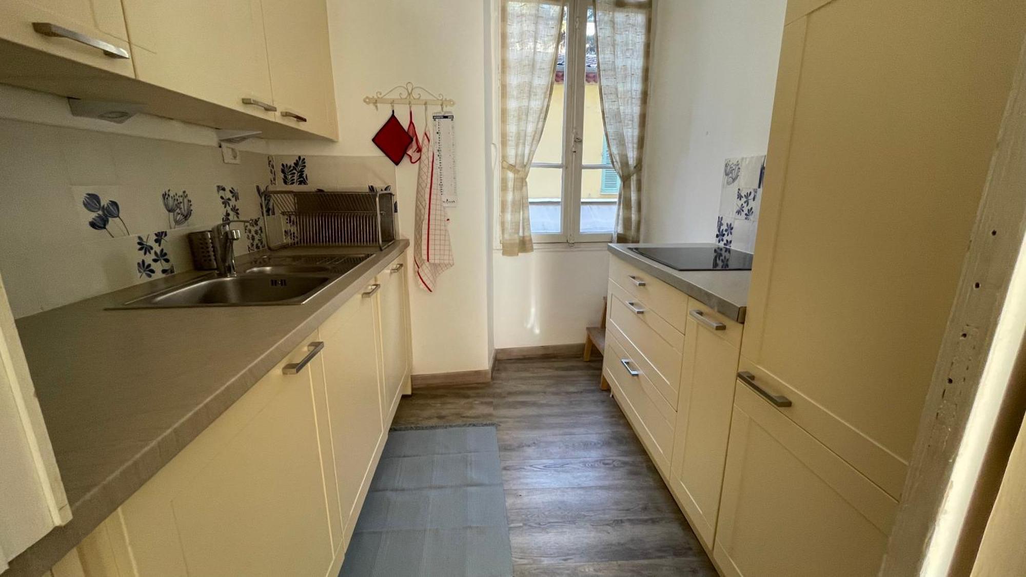 Rue Meynadier, 2 Bedrooms, Close To Everything Cannes